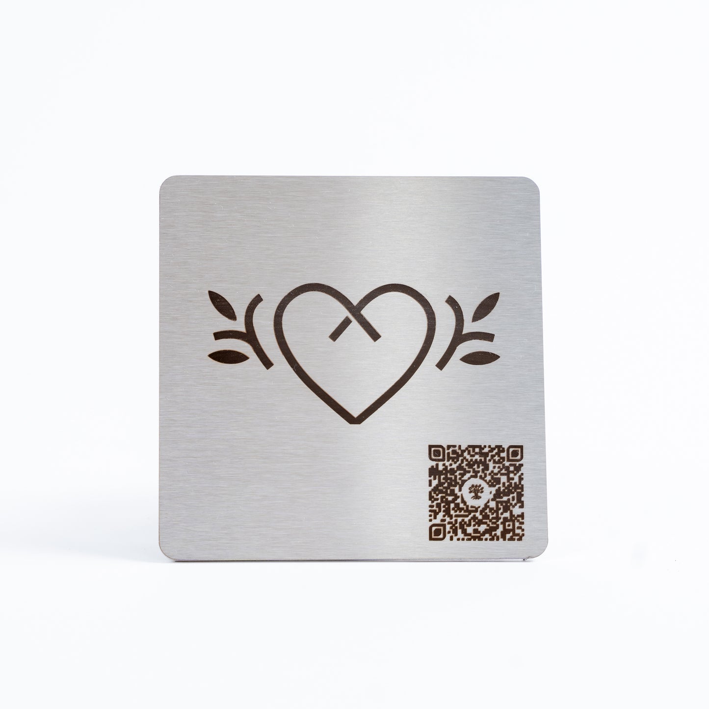 Plaque Le Cœur avec gravure de cœur et code QR, vue de face.