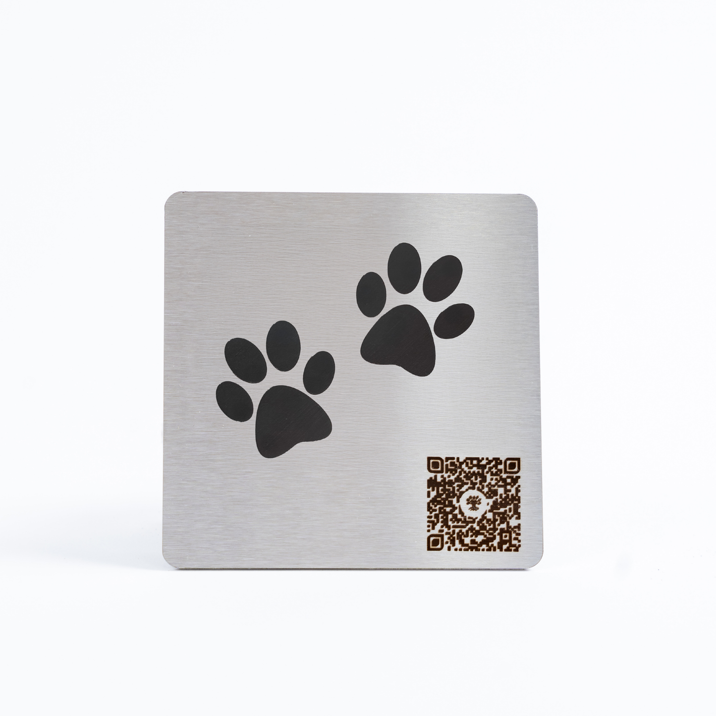 Plaque funéraire pour animal en acier inoxydable 1"x1" avec empreintes de pattes et code QR gravé — hommage personnalisé pour urne ou coin mémoire.