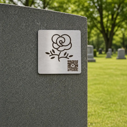 Photo de la plaque commémorative Héritage avec code QR « La Rose », sur une pierre tombale
