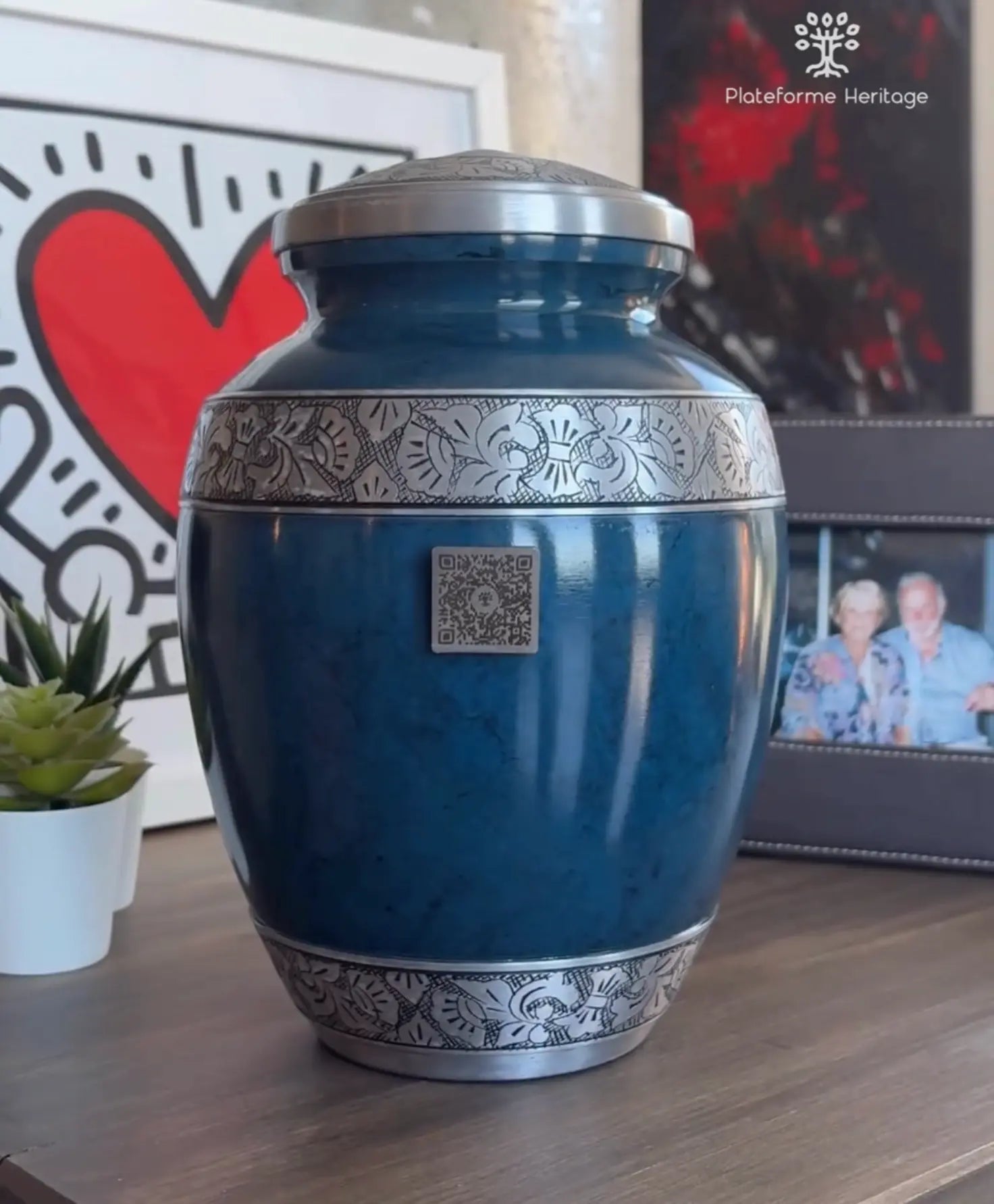 Vidéo démontrant le fonctionnement d'une plaque Héritage avec code QR (Format 1"x1" pour urnes)